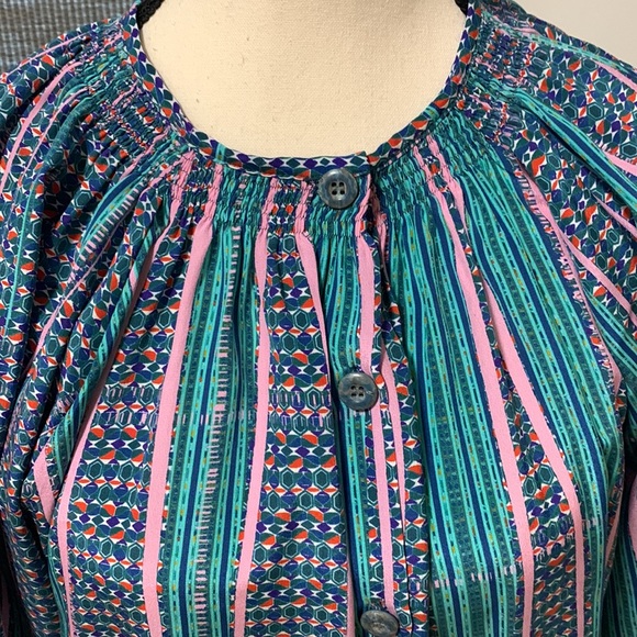 Tucker 100% silk blouse size small - Picture 2 of 5